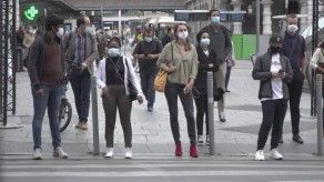 Europa intenta protegerse ante una pandemia que reserva meses aún más difíciles
