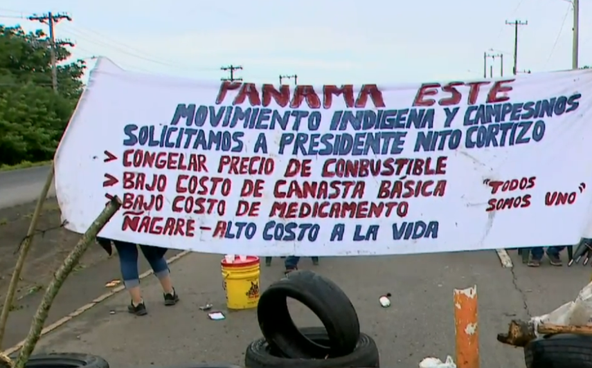 Protesta y cierre de calle en el puente sobre el río Pacora; no están conformes con las medidas de austeridad.