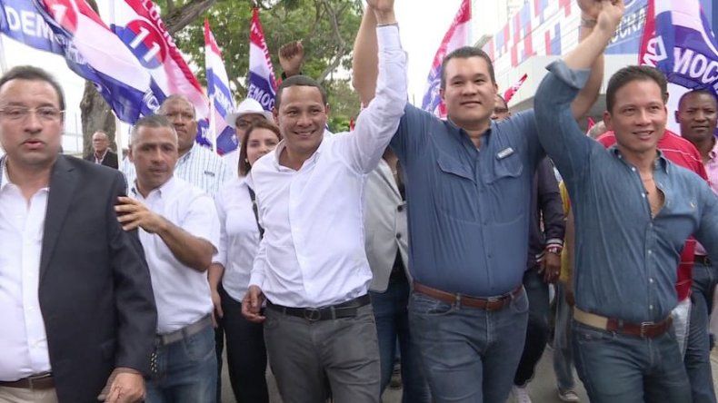 Héctor Brands se postula como precandidato a diputado para primarias del PRD
