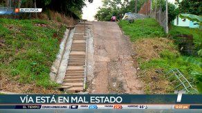 Vía principal en Lluvia de Bendiciones es un peligro para los residentes