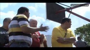 Martinelli regala bolsas de comida junto a Gálvez en El Chorrillo