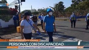 Instalan dispositivos sonoros en semáforos de Santiago para personas con discapacidad Instalan dispositivos sonoros en semáforos de Santiago para personas con discapacidad