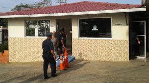 PN sorprende a delincuentes in fraganti en local de La Chorrera