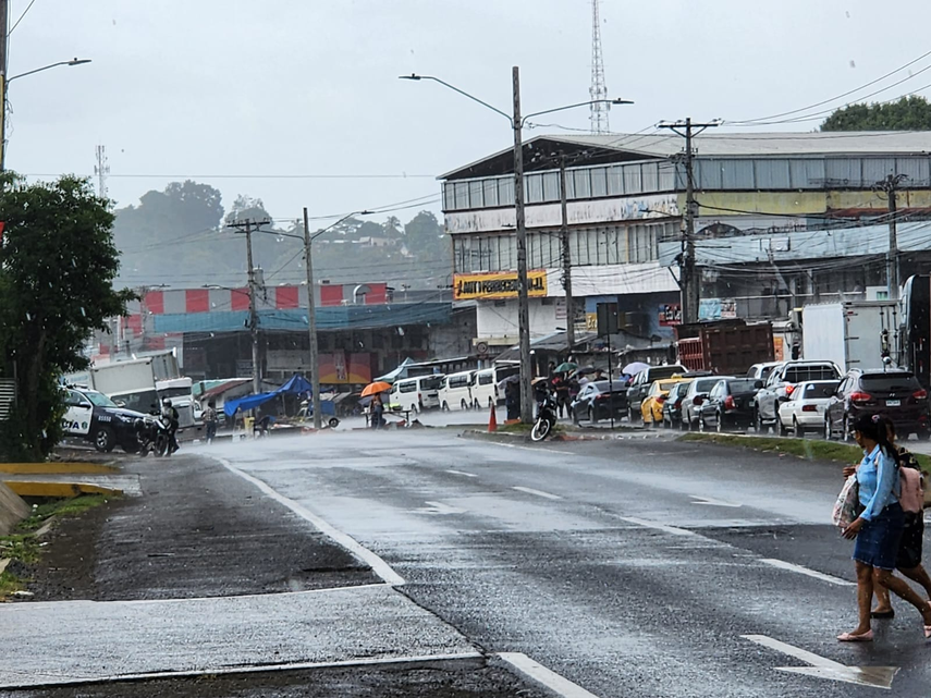 Reportan cierre de calle en el sector de La Cabima