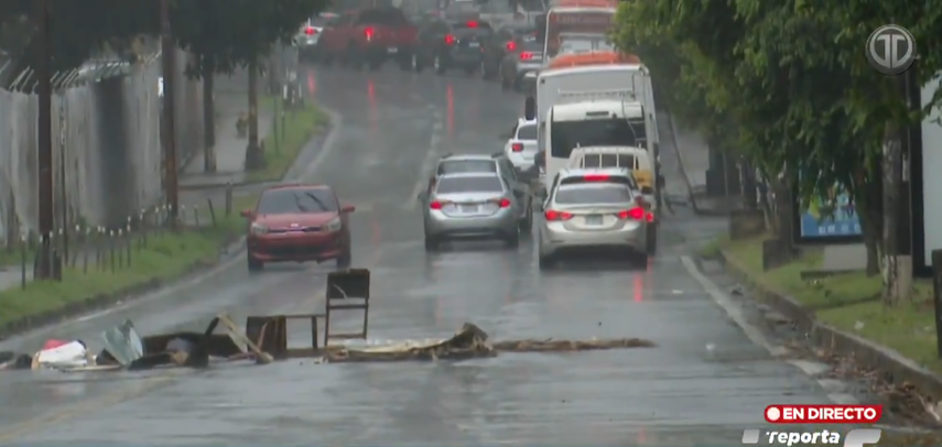 AHORA: Cierre en la vía Transístmica y enfrentamientos entre la policía y estudiantes.