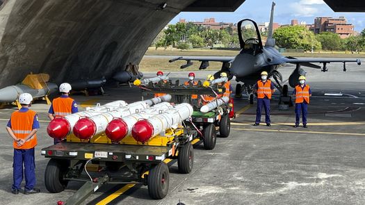 China acusa a Washington de alentar la independencia de la isla mediante la venta de armas y contactos con políticos taiwaneses.