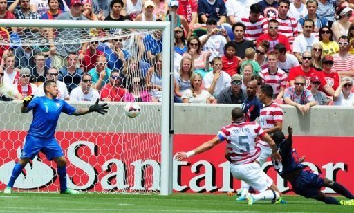 Estados Unidos pasa a cuartos de Copa Oro con goleada a Cuba 4-1