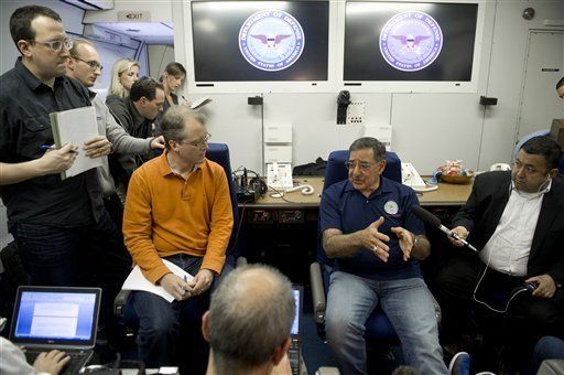 Panetta: EEUU permanecerá en Afganistán tras 2014