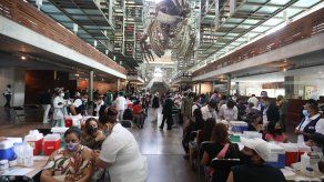 Previo a este anuncio sobre clases presenciales, hubo una jornada masiva de vacunación a docentes en ciudad de México.