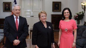 Vicepresidenta de Panamá se reúne en Chile con Bachelet y canciller Muñoz