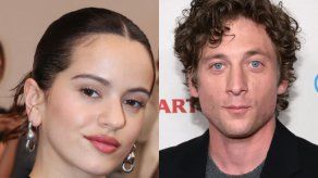 Rosalía y Jeremy Allen White salen juntos.