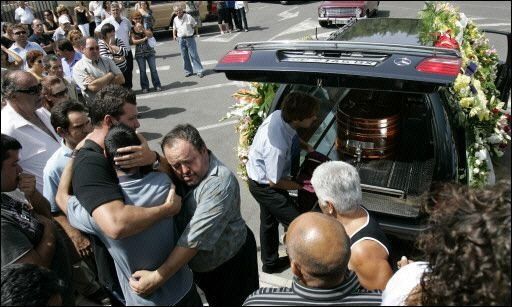 Aplazan funeral por víctimas de accidente aéreo