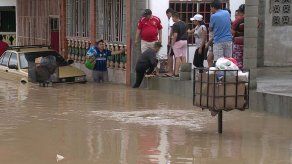Moradores de Plaza Valencia esperan respuesta a una semana de las inundaciones