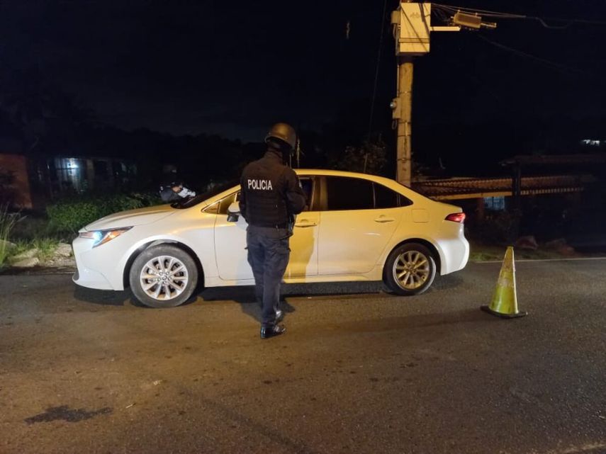 Mantienen toque de queda para menores de edad