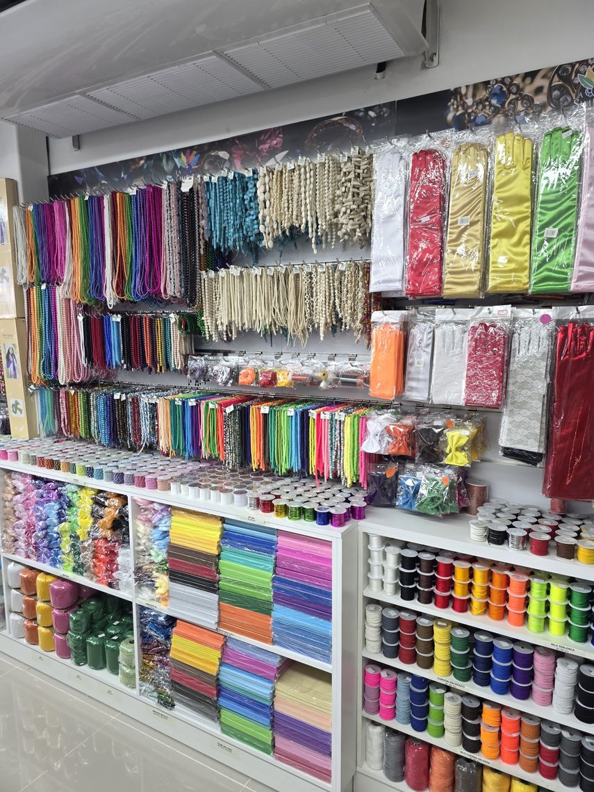 La nueva tienda ofrecerá el mismo servicio personalizado y surtido excepcional que ha caracterizado a La Simpatía desde sus inicios. La nueva tienda ofrecerá el mismo servicio personalizado y surtido excepcional que ha caracterizado a La Simpatía desde sus inicios.