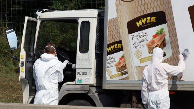 71 migrantes muertos en camión en Austria, 4 de ellos niños