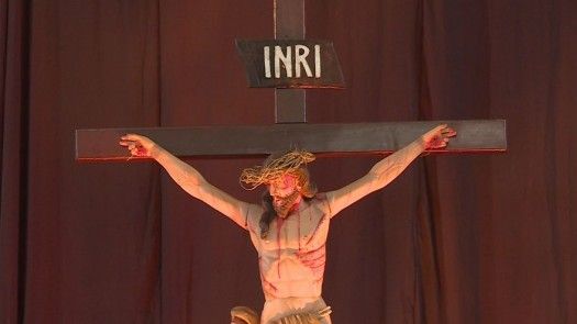 Feligreses ofrecen sus talentos para confeccionar andas procesionales