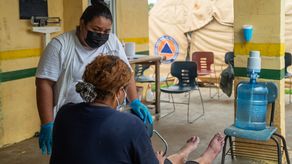 Atención en albergue de migrantes en Darién.