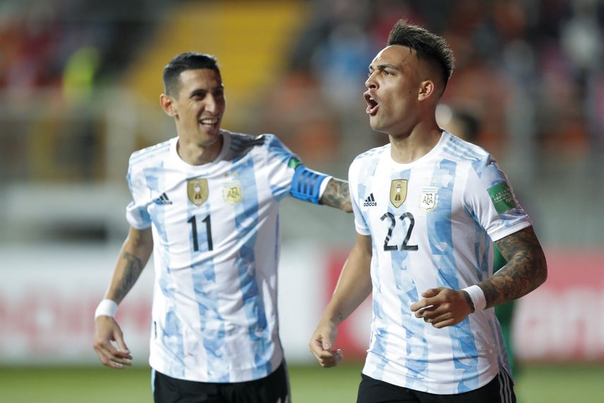Argentina gana 2-1 y deja a Chile con un pie fuera del Mundial de Qatar 2022