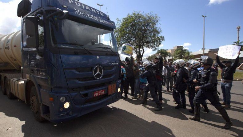 Temer ordena a fuerzas federales de Brasil despejar rutas bloqueadas por camioneros