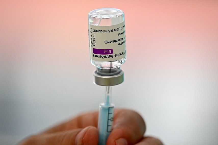 La mayoría de los países europeos que continúan usando la vacuna de AstraZeneca