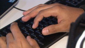 Los cursos se realizarán a distancia a través de dispositivos tecnológicos. Los cursos se realizarán a distancia a través de dispositivos tecnológicos.