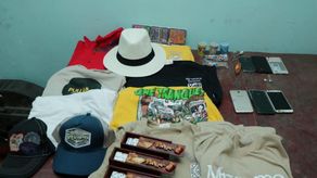 La Operación Enjambre fue desarrollada por la Sección Tercera de Delitos Contra el Patrimonio Económico de la Fiscalía Metropolitana y la Policía Nacional. Buscan dar con responsables de estafas a nivel nacional. La Operación Enjambre fue desarrollada por la Sección Tercera de Delitos Contra el Patrimonio Económico de la Fiscalía Metropolitana y la Policía Nacional. Buscan dar con responsables de estafas a nivel nacional.