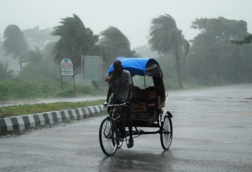 India: el ciclón empezó a golpear la costa oriental del país