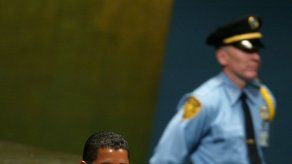 El expresidente salvadoreño Flores es trasladado de urgencia a hospital