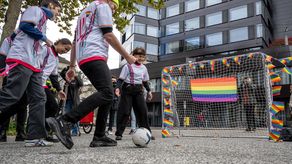 La homosexualidad es ilegal en el emirato.&nbsp;