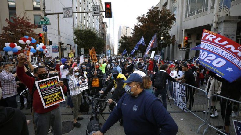 FRANK BAJAK y GARANCE BURKE