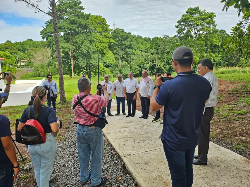 MiAmbiente y la Alcaldía de Panamá siembran árboles en Clayton MiAmbiente y la Alcaldía de Panamá siembran árboles en Clayton