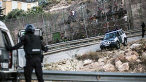 Unos 700 subsaharianos asaltan la frontera española en el norte de África
