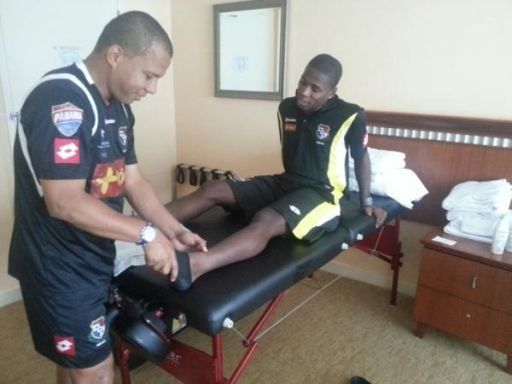 Confirman la segunda amarilla de Quintero, Cooper en terapia