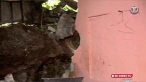 Enorme roca impacta viviendas en San Miguelito