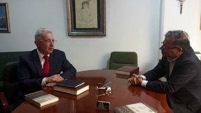 Inédito diálogo Petro-Uribe