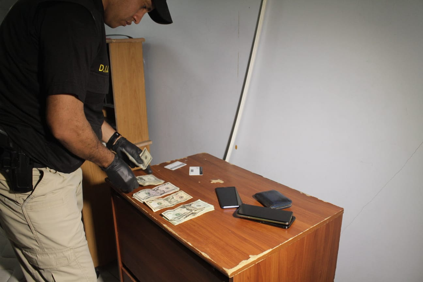 Unidades de la DIJ por la Policía Nacional.