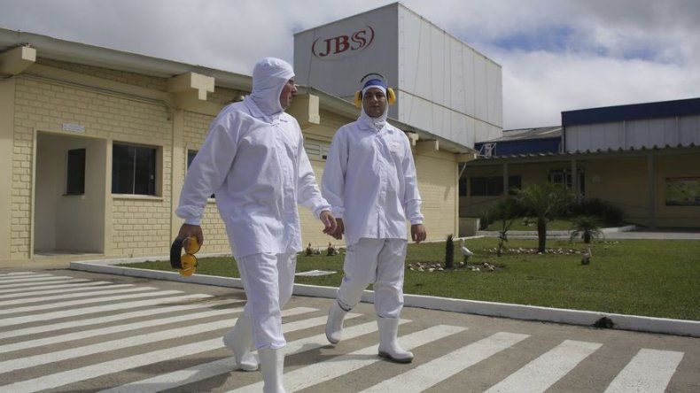 Brasil busca que China reanude compras de carne brasileña