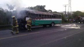 Diablo rojo se incendia en Chilibre