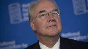 Secretario estadounidense de Salud renuncia en medio de escándalo