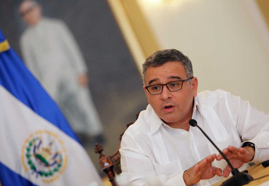Expresidente salvadoreño Funes es condenado por tregua con pandillas