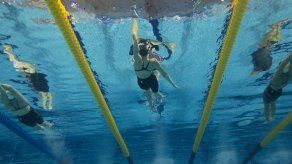 La FINA reconsidera su veto a dos nadadores rusos