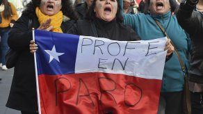 Maestros chilenos votan continuidad del paro indefinido que suma ya 12 días