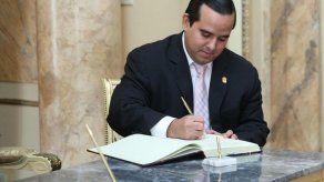 Enrique Carles toma posesión como ministro de Desarrollo Agropecuario Enrique Carles toma posesión como ministro de Desarrollo Agropecuario