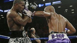 Hopkins hace historia y se convierte en campeón mundial a los 48 años