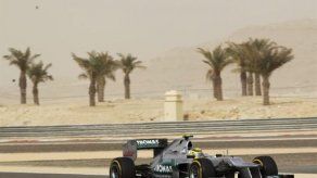 Rosberg logra la pole en Baréin por delante de Vettel y Alonso