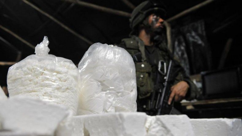 Náufragos se aferran a cocaína que transportaban y son rescatados en Colombia