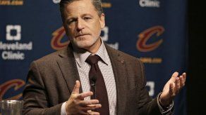 Cavs quedan hundidos en caos