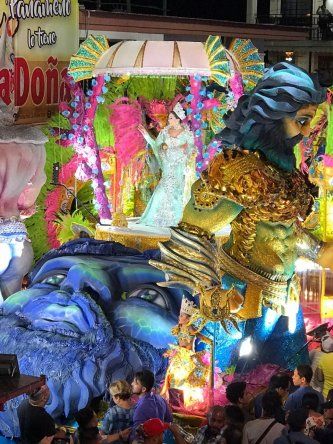 Paseo nocturno del domingo de Carnaval en Las Tablas