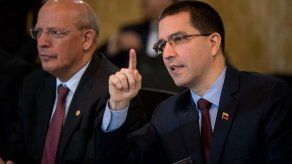 Canciller venezolano asegura que diálogo continuará pese a torpedeo de EEUU